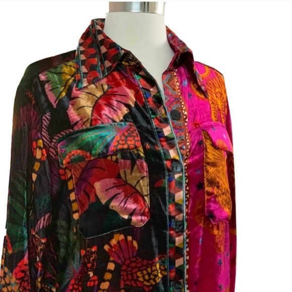 FARM RIO - Mixed Scarves Button-Front Shirt - Picture 7 of 10